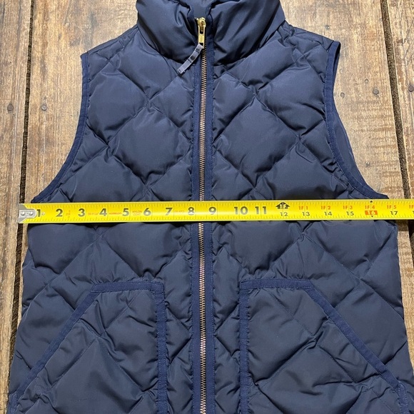 💙 J. Crew Navy Blue Puffer Vest | Women’s Size XS | Great Condition! - Picture 6 of 6